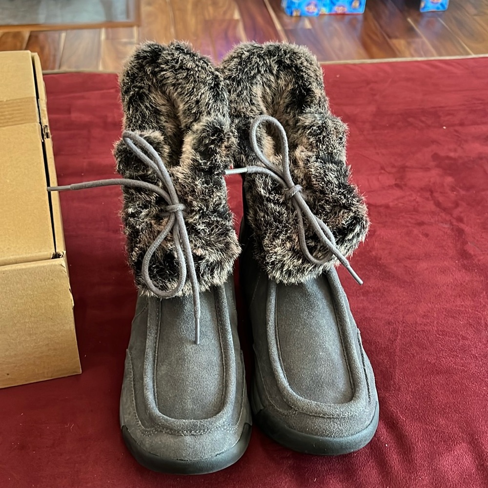 Lands’ End Arctic Gary Winter boot (size 8)